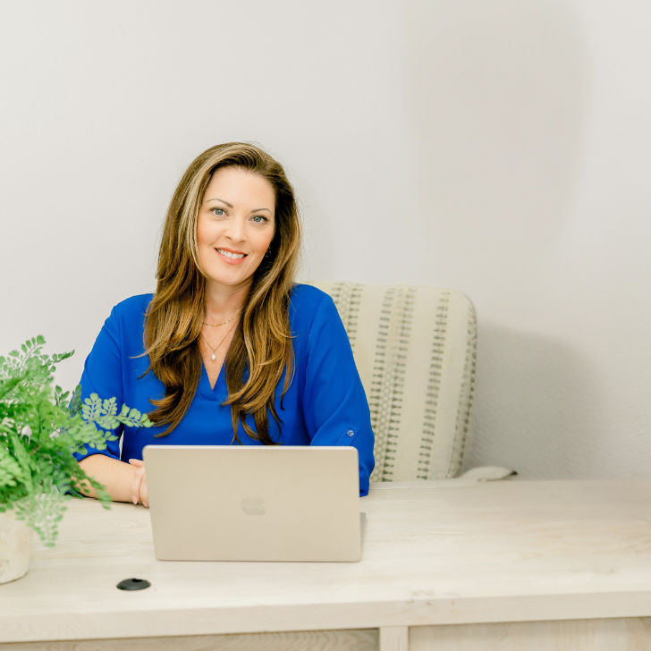 Leeatra - Real Estate Agent